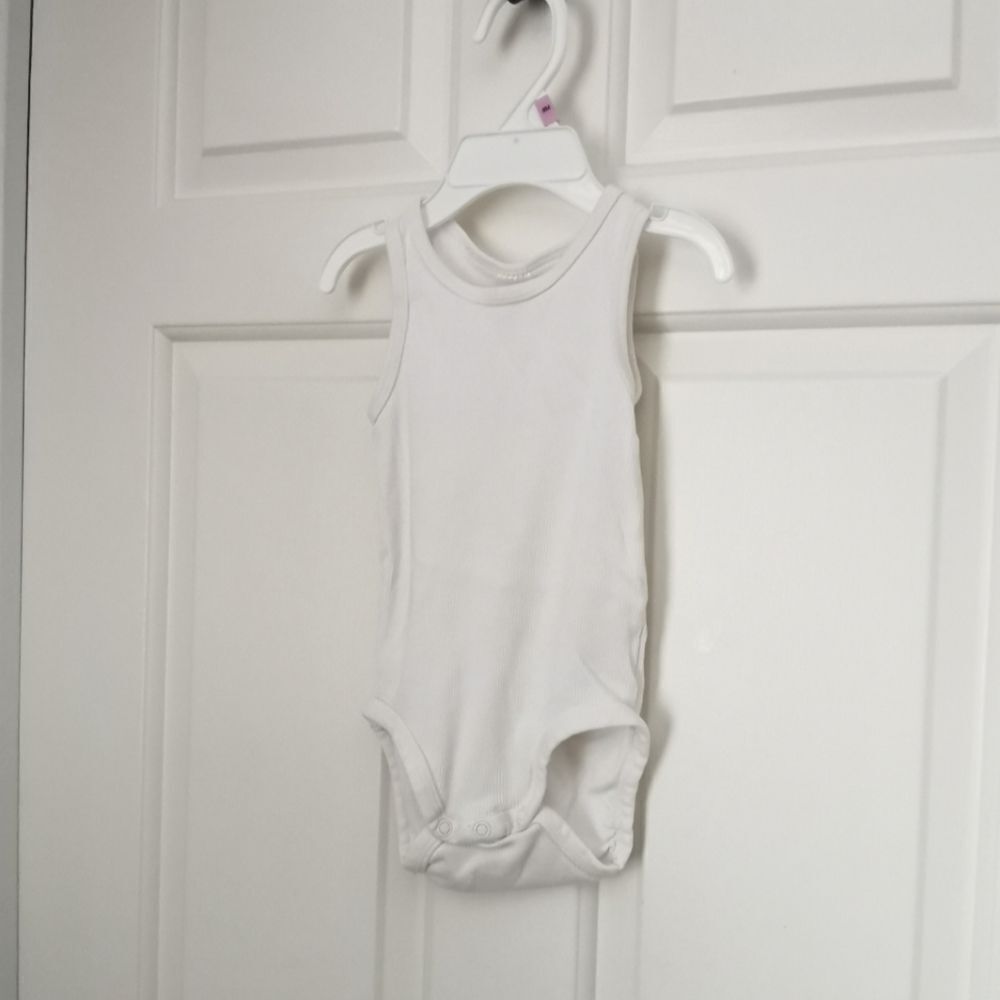 10/$10 H&M ribbed tank onesie 9-12 m